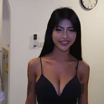 Blond_withAsian