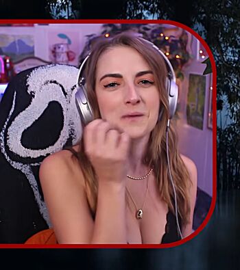 Full leaked Caitlin marie reacts private onlyfans photo