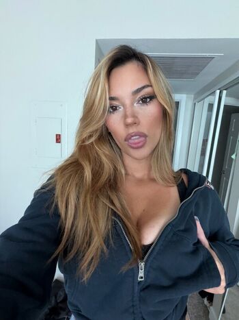 Full leaked Misschillabit / private onlyfans photo