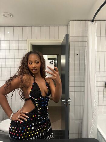 Full leaked Daisea/ private onlyfans photo