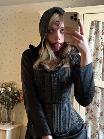 Full leaked Womenk pop/ private onlyfans photo