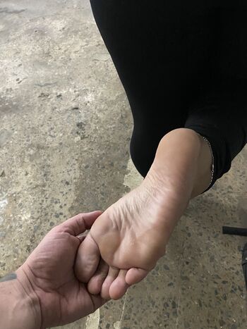 Touchfeet_Luna